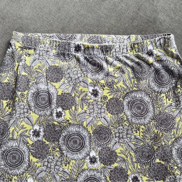 J. Jill Pull-On Skirt Green Black White Sketch Floral Elastic Waist | Size S - Picture 2 of 5